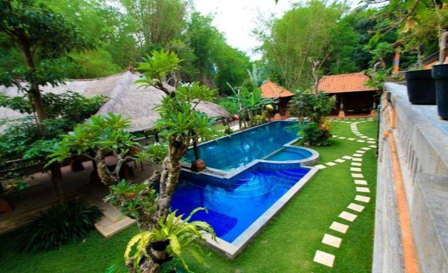 Meski berlokasi di Malang, tapi hotel ini suasananya sangat mirip dengan Ubud di Bali. - tripadvisor.com